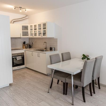 Spacious Terrace Apartment With Free Private Parking 布拉格 外观 照片