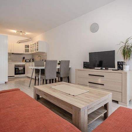 Spacious Terrace Apartment With Free Private Parking 布拉格 外观 照片