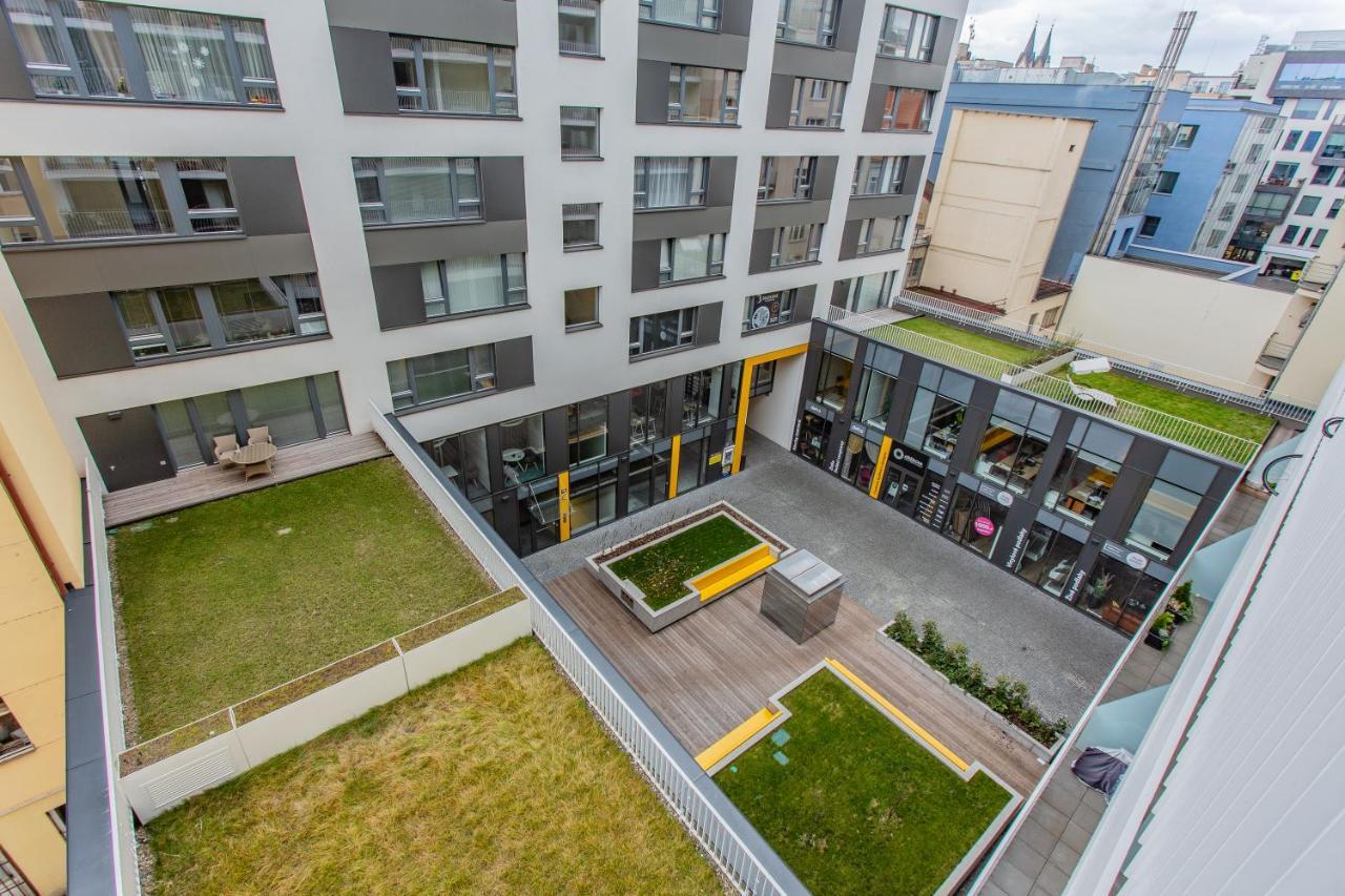 Spacious Terrace Apartment With Free Private Parking 布拉格 外观 照片