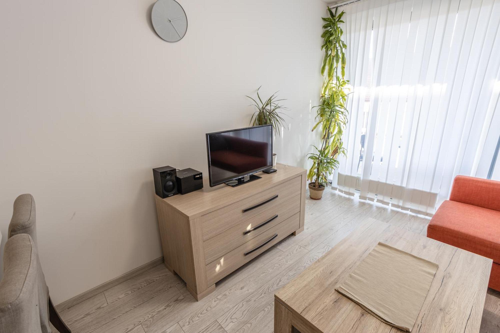 Spacious Terrace Apartment With Free Private Parking 布拉格 外观 照片