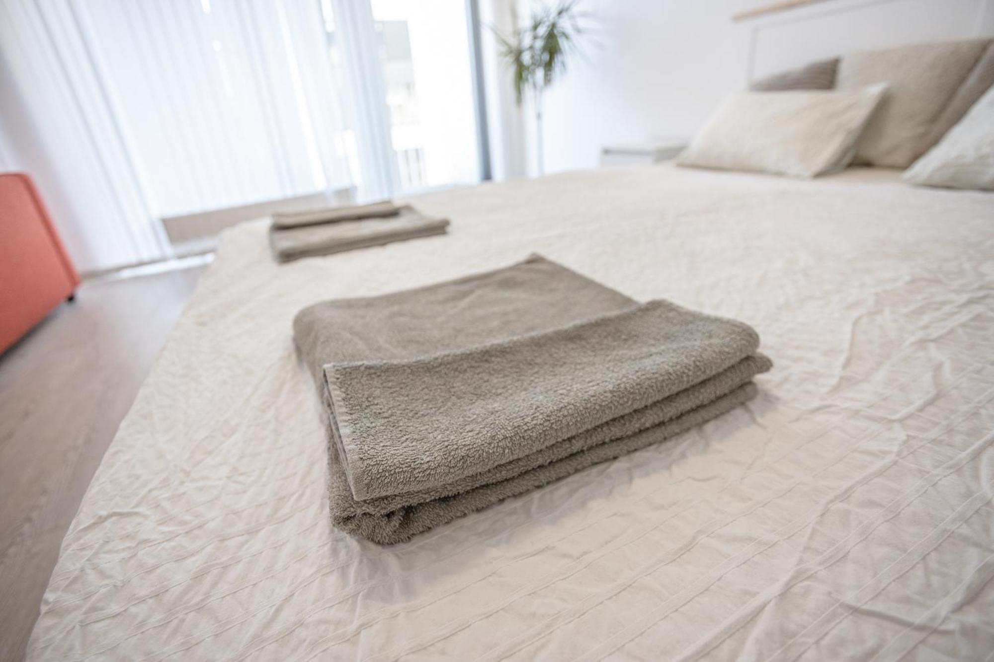 Spacious Terrace Apartment With Free Private Parking 布拉格 外观 照片
